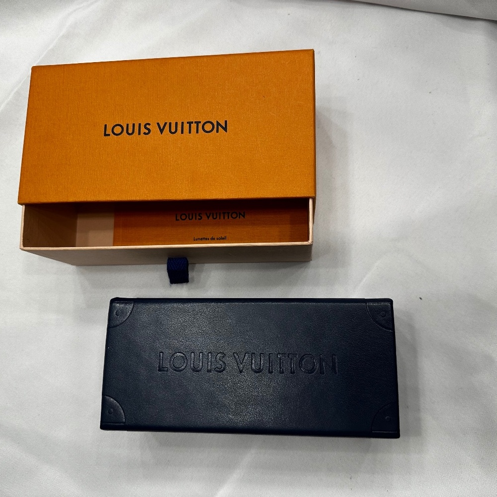 Sold!! Louis Vuitton rendez-vous cat eye sunglasses